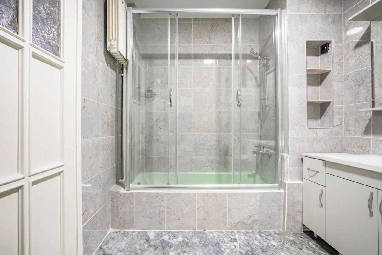 Spacious Flat Near Caddebostan Coast Apartman Isztambul Kültér fotó